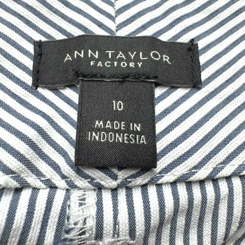 Ann Taylor Factory Cotton Mid Rise Seersucker Shorts Gray White 10